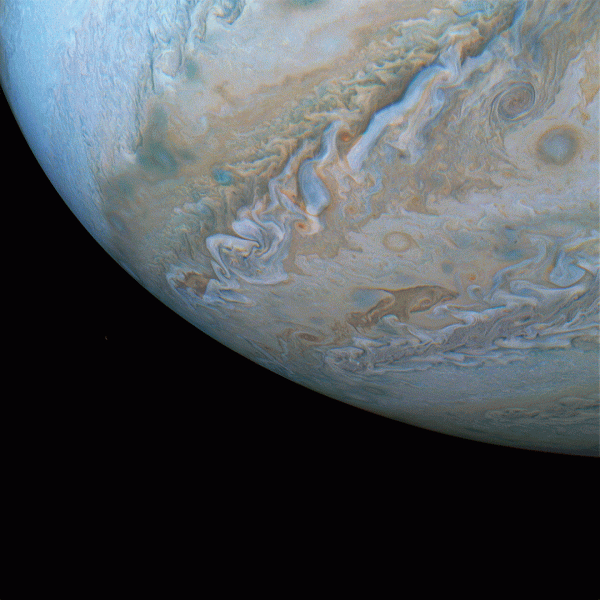   Станция “Юнона” запечатлена “дельфина” в атмосфере Юпитера 
